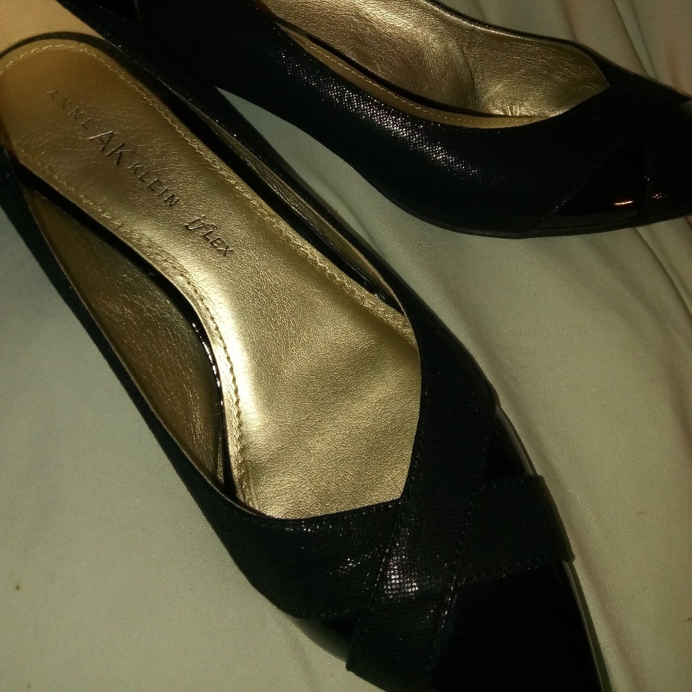Black kitten heels